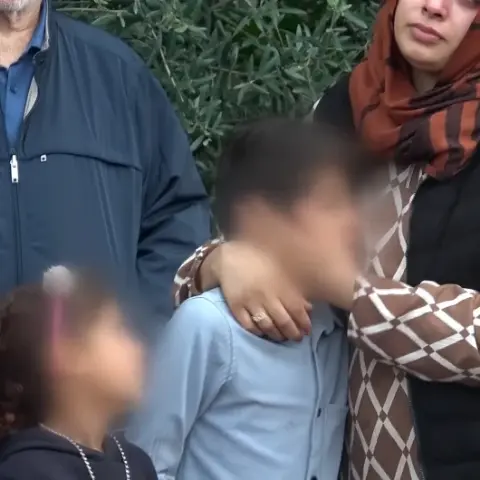 Antalya'da gecekondu küle döndü: Evlerinin yanışını gözyaşlarıyla izlediler