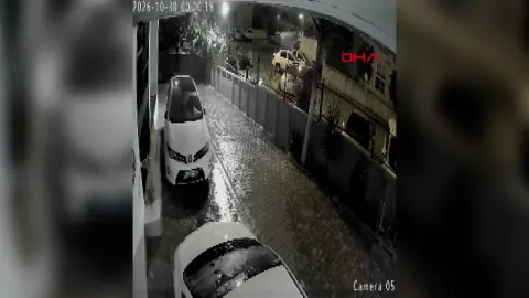 Adana'da sokak ortasında havai fişek patlattılar; balkon ve araçlara zarar verdiler
