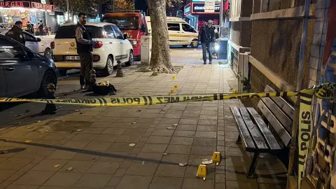 Kaldırımda yürüyordu: Motosikletli saldırganlar kurşun yağdırdı