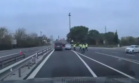 Sakarya'da film gibi kovalamaca: Ters yöne girip dehşet saçtı, tır şoförü ezilmekten kıl payı kurtuldu