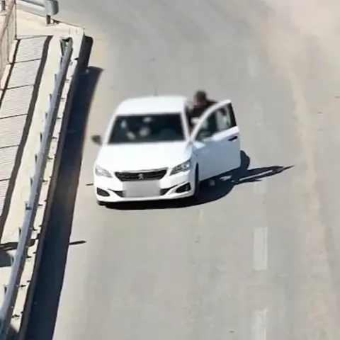 Polisi görünce direksiyonda yer değiştirdiler ama dron kamerasından kaçamadılar