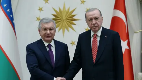 Erdoğan, Özbekistan Cumhurbaşkanı Mirziyoyev ile bir araya geldi
