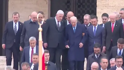 Dervişoğlu'ndan'Bahçeli' ile Anıtkabir karesine sert yanıt: "Söyleyecek lafı olan gitsin ona söylesin