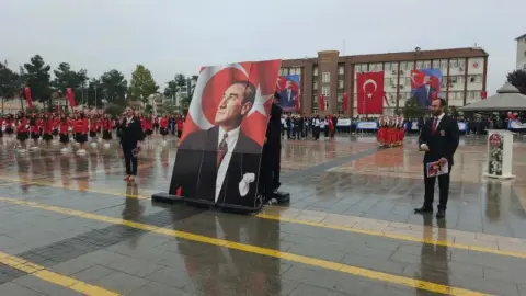 29 Ekim Cumhuriyet Bayramı kutlamalarında il il neler yaşandı?