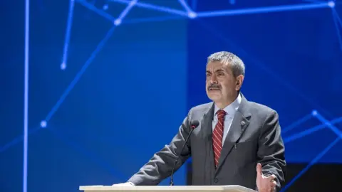 Yusuf Tekin'den Özgür Özel'e nikâh daveti