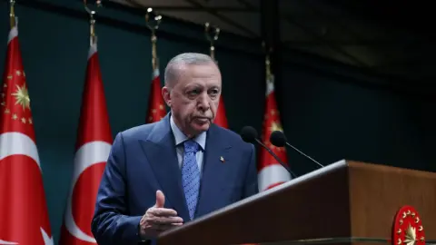 Cumhurbaşkanı Erdoğan: 2027 bütçesinde emeklilerin durumunu iyileştirecek imkan oluşturuyoruz