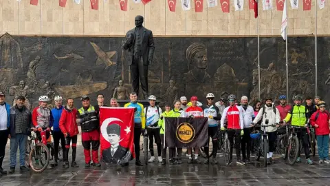 Cumhuriyet için 103 kilometre pedal çevirdiler