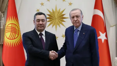 Cumhurbaşkanı Erdoğan, Kırgızistan Cumhurbaşkanı Sadır Caparov’la bir araya geldi