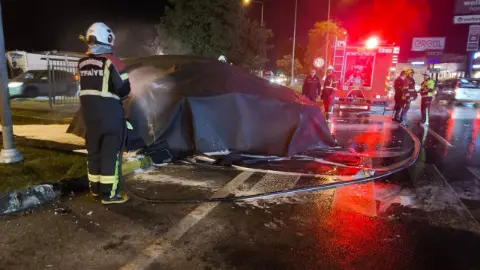 Aydın'da tırın çarptığı elektrikli otomobilde yangın çıktı