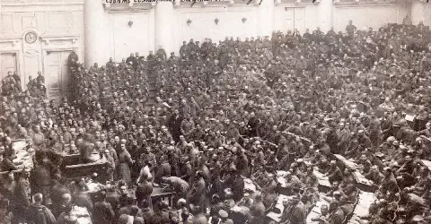 Büyük Ekim Devrimi’nden barış ve demokratik topluma: komünal yaşamın inşası