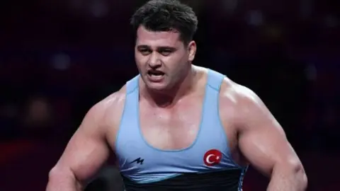 Rıza Kayaalp, Dünya Güreş Şampiyonası’na çeyrek finalde veda etti