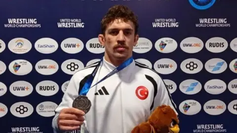 Milli güreşçi dünya ikincisi oldu