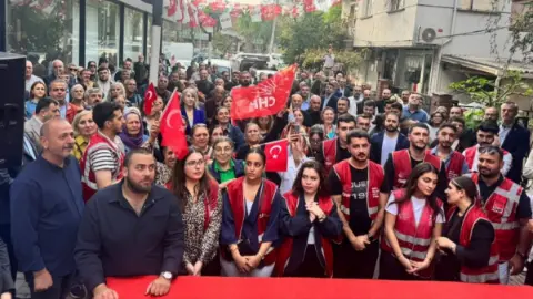 YENİ Parti'den istifa eden 200 kişi CHP'ye katıldı