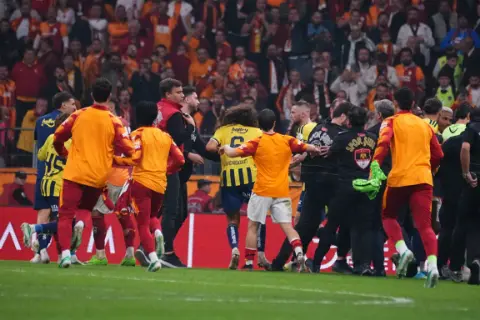Galatasaray'dan Fenerbahçe'ye yanıt:'Gürültü geçer, gerçekler kalır