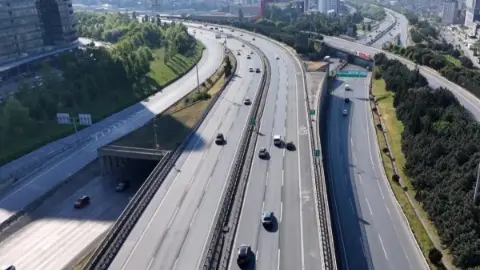 İstanbul'da yarın 3 ilçede bazı yollar trafiğe kapatılacak