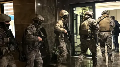30 ilde "Beratcan Gökdemir suç örgütü"ne yönelik operasyon: 76 kişi tutuklama talebiyle hakimliğe sevk edildi
