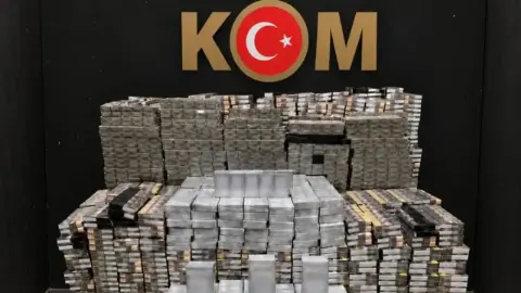 Kaçakçılık Operasyonlarında Yüz Binlerce Paket Sigara Ele Geçirildi