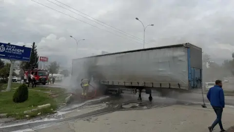Kahramanmaraş'ta Fındık Yüklü Tırda Çıkan Yangın Kontrol Altına Alındı