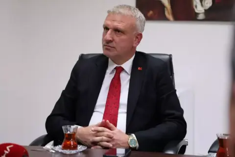 Azerbaycanlı gazeteciden Oktay Saral için küstah sözler! Tepkiler çığ gibi büyüdü