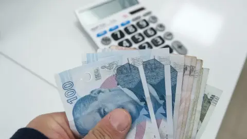 AYM, memurların eksik maaş davalarında süre aşımı retlerini hak ihlali saydı
