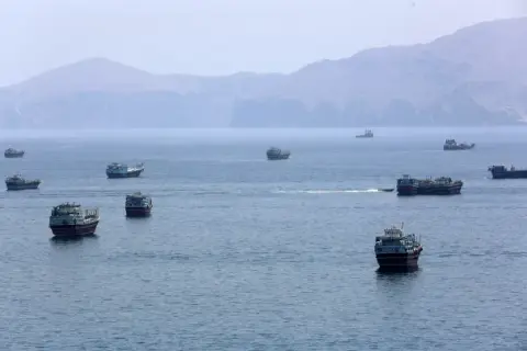 İran, Hürmüz Boğazı'nın doğusunda düşman insansız deniz aracını vurdu