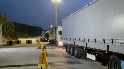 Hamzabeyli Gümrük Kapısı açıldı, tır çıkışlardı tekrar başladı