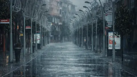 Meteoroloji yarın 4 ile turuncu, 25 ile sarı kodlu yağış uyarısı verdi
