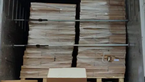 Sakarya’da durdurulan araçtan 3 milyon adet sigara filtresi çıktı!