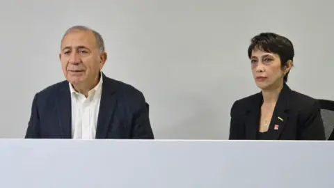 Gürsel Tekin'den Sakarya'da Çarpıcı Mesajlar: CHP Müteahhitlere Bırakılacak Bir Parti Değil