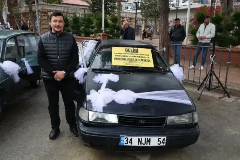 Cami için bağışlanan iki otomobil müzayedede 410 bin liraya satıldı