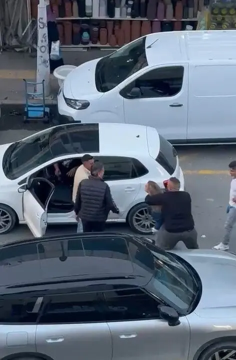 Adapazarı'nda Trafikte Şiddet: Dövüş Antrenörü Sürücüyü Yumrukladı