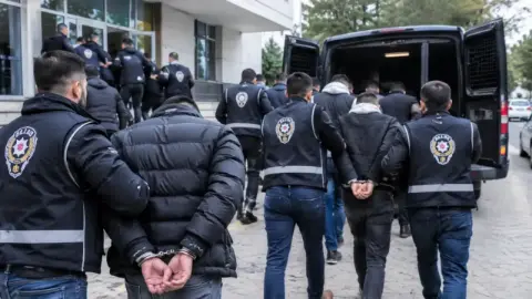 Kocaeli’de ‘change oto’ operasyonu: Çok sayıda gözaltı