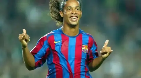 Ronaldinho 46 yaşında sahalara dönüyor.. Yeni hedefi bakın neymiş