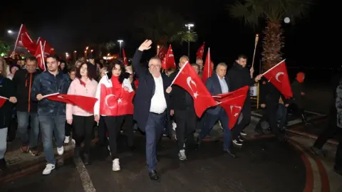 Ayvalık'ta Cumhuriyet Bayramı coşkusu yağmura rağmen sürdü
