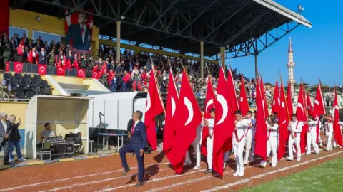 Cumhuriyet Bayramı Çayırova’da törenle kutlandı
