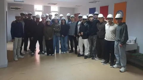 Keşap MYO İnşaat Bölümü'nde Öğrencilere Baretli Karşılama