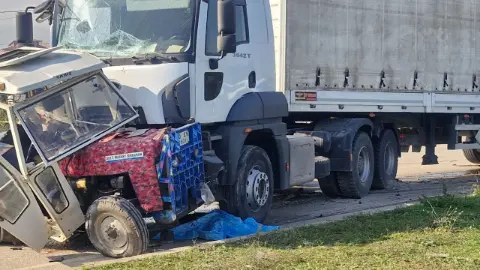 Askeri malzeme taşıyan TIR'ın çarptığı traktördeki kadın öldü