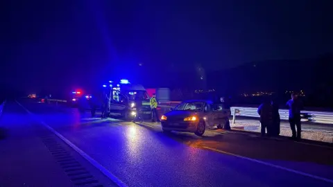 Tosya'da kaza: Otomobil yolcu otobüsüne çarptı