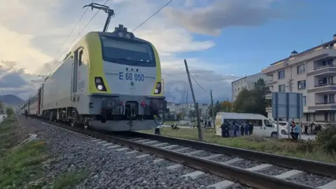 Kütahya’da trenin çarptığı genç hayatını kaybetti