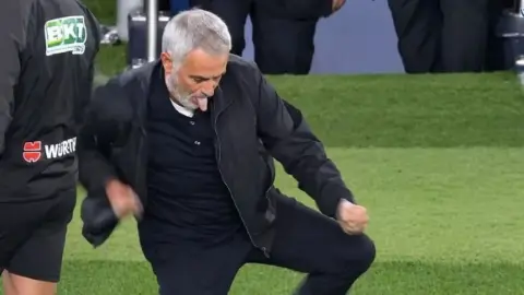 Mourinho'dan Barcelona taraftarını çıldırtan hareket