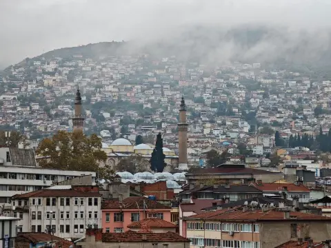 Uludağ eteklerine sis çöktü... Kentte görsel şölen oluştu!