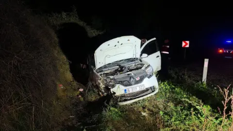 İnegöl’de virajı alamayan otomobil takla attı