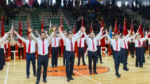 Bursa’da Cumhuriyet’in 103. yılına özel “Bakarsan Cumhuriyeti Görürsün” sergisi açıldı