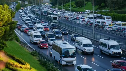 İzmir’de sabah trafiği! İşte yoğunluğun yaşandığı noktalar