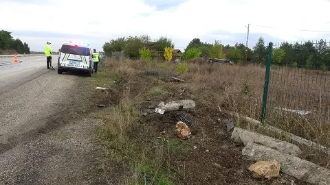 Kontrolden Çıkan Araç Şarampole Uçtu: 3 Kişi Yaralandı