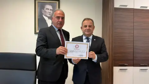 YENİ Parti Trabzon İl Başkanı Mustafa Bak mazbatasını aldı