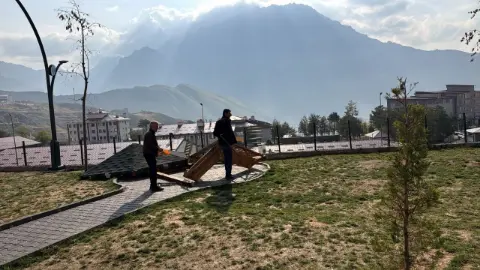 Hakkari'de Yeni Yapılan Kamelya Tahrip Edildi