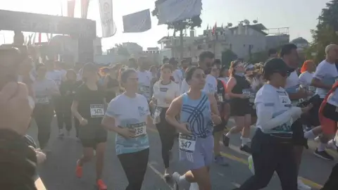 Lykos yarı maratonu’nda binlerce kişi koştu