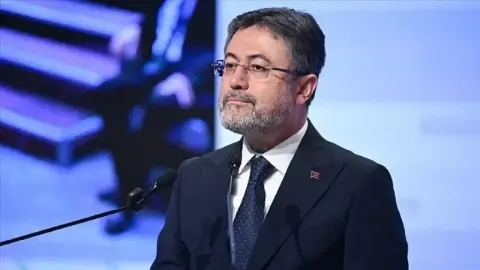 Bakan geliyor!
