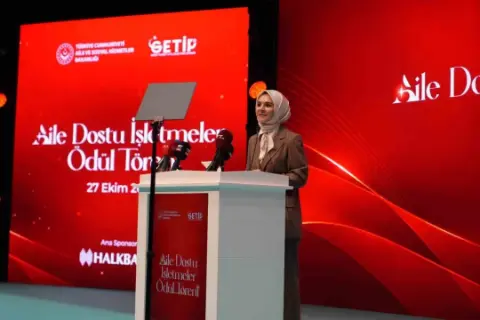 Bakan Göktaş: “Aileyi güçlendirmek için tüm alanlar aile dostu olmalı”